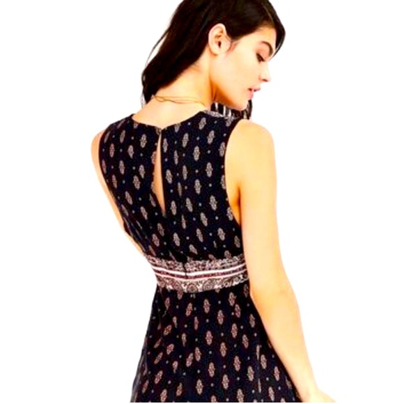 Urban Outfitters Ecote NWOT Paisley Plunge Front Sleeveless Boho Romper - Picture 3 of 8